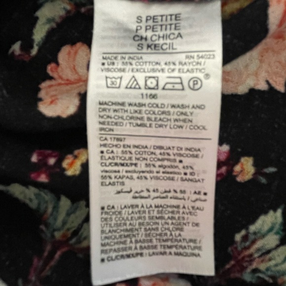 Black Floral Smocked Peplum LS Top - Picture 5 of 7